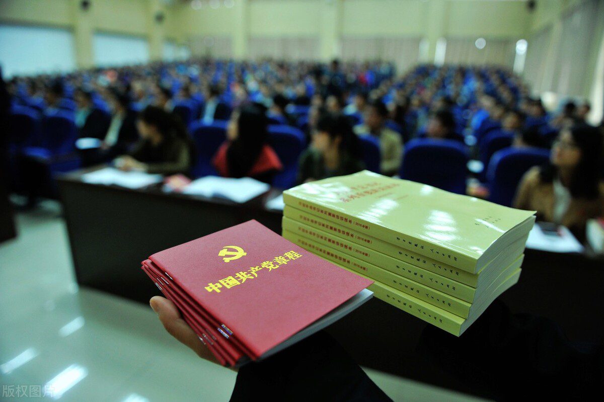 应届生机会！选调生陆续开始招人，五险一金还能当领导干部